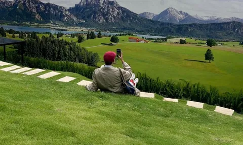 'Té ngửa' view Thụy Sĩ in trên bạt tại Đà Lạt