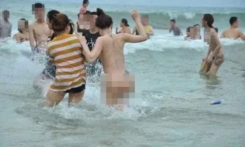 Thực hư hình ảnh ‘nữ du khách khỏa thân’ tắm biển Sầm Sơn