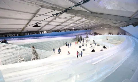 Bên trong làng tuyết 4.000 m2 tại 8Wonder Winter Festival