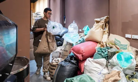 Nghệ thuật rang cà phê đặc sản của chuyên gia Việt