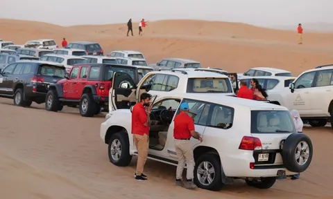 Khách Việt kể trải nghiệm vượt sa mạc 'phê mà không sợ' ở Dubai