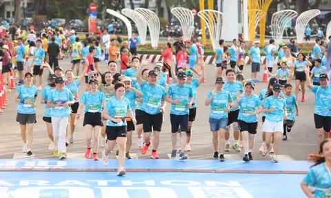 Chủ tịch UBND tỉnh Bình Định chạy 5km VM Quy Nhơn