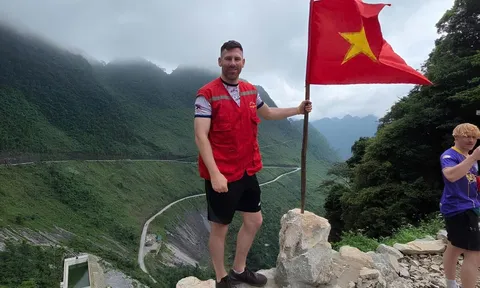 Du khách đến Hà Giang gây 'sốt' mạng vì giống hệt Messi