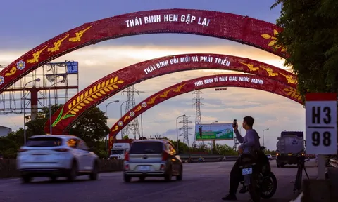 Biển 'hẹn gặp lại' ở Hải Dương, Thái Bình thành điểm check-in cảm xúc