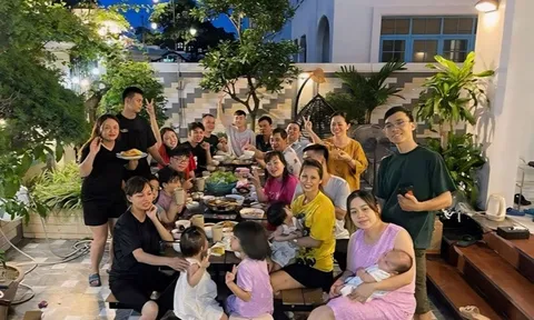 Gia đình Hà Nội mang 5 kg gạo, 30 cái bánh mì đi du lịch Hạ Long