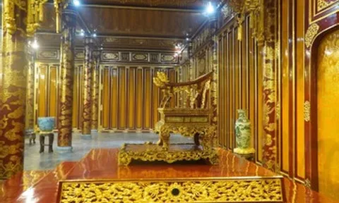 Chốt phương án phục chế Ngai vua triều Nguyễn bị khách bẻ gãy