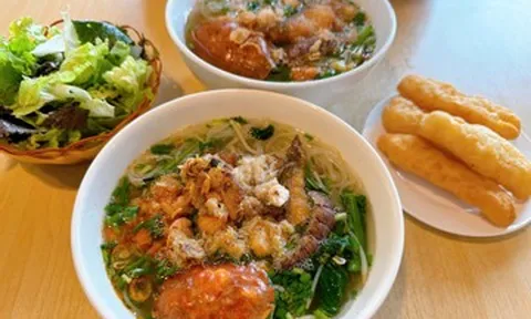Du lịch Hạ Long 1 ngày, ăn đặc sản gì, chơi ở đâu?