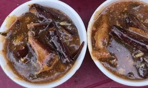 Món quà vặt 'xa xỉ' ở Hạ Long chỉ bán bát nhỏ, khách ăn 2-3 suất vẫn thòm thèm
