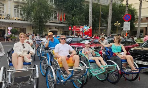 Điểm đến du lịch TP HCM, Hà Nội bỗng "nổi như cồn"