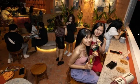 Trống chỗ rooftop, khách sạn 5 sao ở TP.HCM đêm bắn pháo hoa 2/9