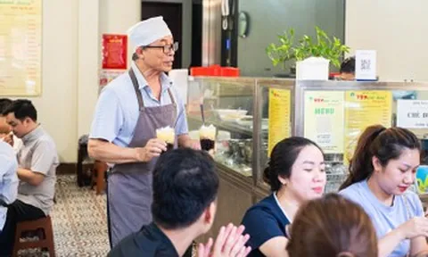 Quán chè gần 50 năm đông khách ở Hà Nội, giữ ký ức nhiều thế hệ