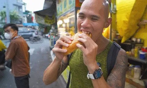 Khách Tây thử 9 quán bánh mì TPHCM trong 1 ngày, mê nhất quán của bà cụ