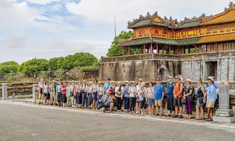 Mưa lũ triền miên, du lịch Huế vẫn đạt được con số đáng mừng