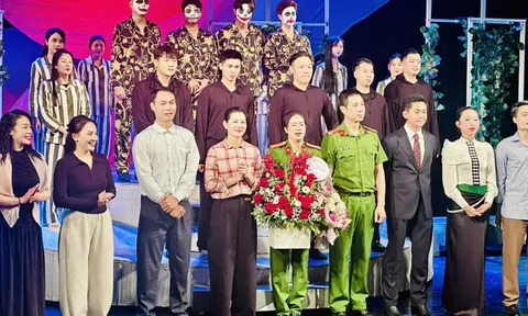 Nhà hát Kịch Công an nhân dân tạo ấn tượng mạnh với "Nơi bình minh trở lại"