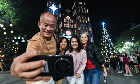 Nhà thờ Hà Nội trang hoàng rực rỡ, sẵn sàng lên đèn đón Giáng sinh