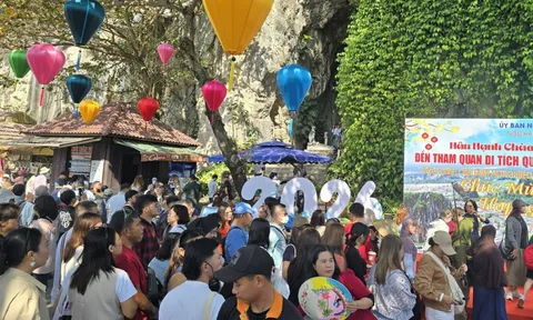 Đà Nẵng: Du khách "xông đất" Hội An, khám phá "đặc sản" Ma Nhai đầu năm mới