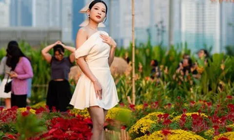 Nô nức chụp ảnh với vườn hoa Tết 1.000m2 cạnh ga ngầm Ba Son