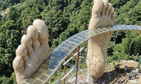 Bản sao Cầu Vàng 'phiên bản bàn chân' gây tranh cãi