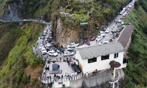 Tắc đường, cháy phòng ở Tuyên Quang, chủ homestay mở kho cho khách ngủ miễn phí