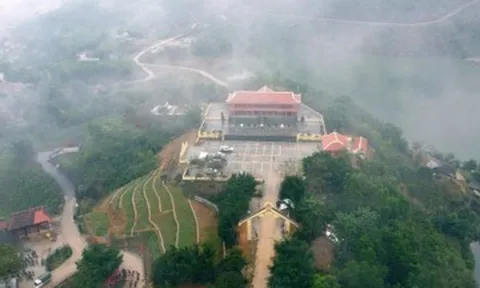 Huyền ảo ngôi đền 9 tượng trâu đá giữa đại ngàn xứ Thanh