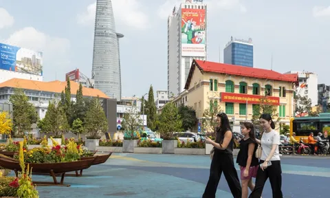 Hiện trạng khu vực 'sóng nước' trước chợ Bến Thành sau Tết