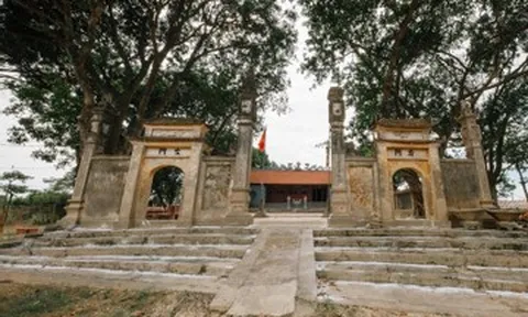 Ngôi đền thiêng cách Hà Nội 40km, nơi phát tích bài thơ 'Thần' nổi tiếng
