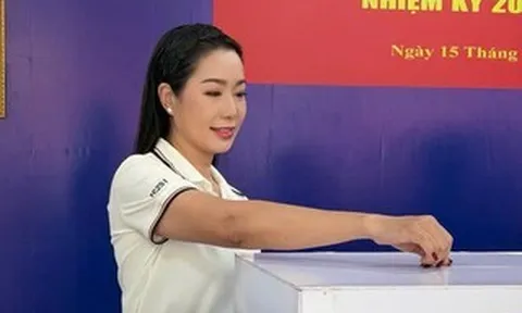 Văn nghệ sĩ nô nức đi bầu cử, gửi gắm niềm tin vào tương lai đất nước