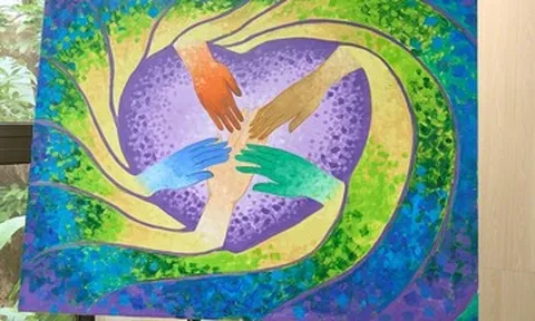 Bức tranh có hàng nghìn 'chấm chạm' bán với giá 25 triệu đồng