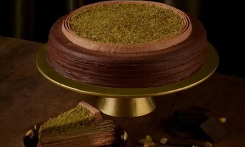 Loại bánh đang gây sốt khiến nhiều người chui cửa, chạy đua xếp hàng dài