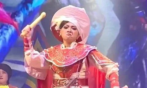 Cú trượt từ mạng ảo đến sân khấu thật