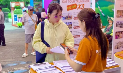 Nườm nượp khách đi Trung Quốc dịp lễ 30/4