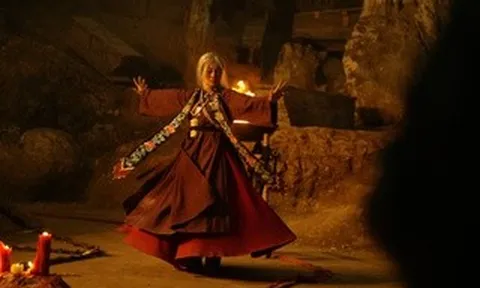 NSƯT Hạnh Thúy tụt huyết áp, sao "nhí" Nina áp lực với tiếng Việt