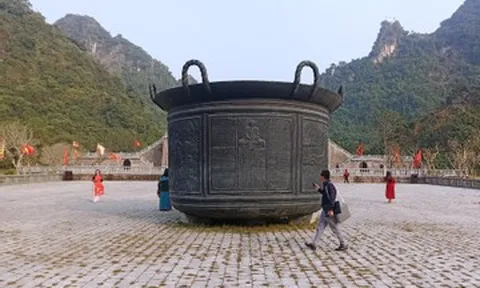 Chiếc vạc đồng nặng gần 10 tấn ở Đàn Kính Thiên có gì đặc biệt?
