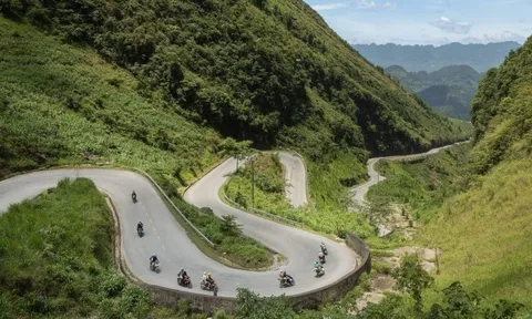 Siết tour 'phượt' xe máy ở Hà Giang sau vụ du khách Anh gặp nạn