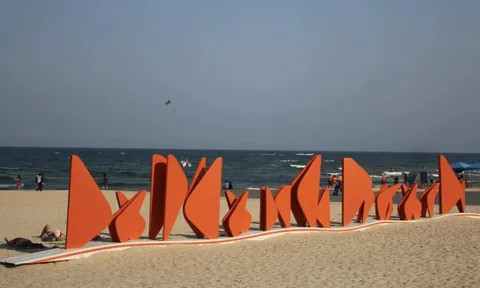 Giải mã 'dòng chữ lạ' trên bãi biển Đà Nẵng