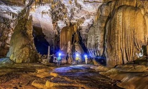 Bên trong quần thể hang động triệu năm với sông ngầm, nhũ đá kỳ ảo ở Quảng Trị