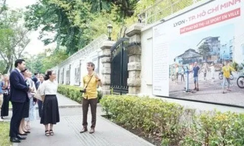 Triển lãm ảnh "Lyon - TPHCM": Đối thoại văn hóa giữa hai đô thị sông nước