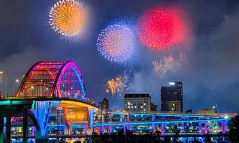 Khắc họa hình ảnh Hải Phòng 'Trung dũng - Quyết thắng' ở Lễ hội Hoa phượng đỏ