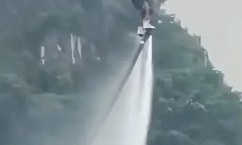 Tin mới vụ bay flyboard khiến du khách 'chìm' dưới hồ ở Ninh Bình