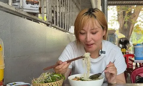 Khách Nhật vượt xa tới Huế vì mê món đặc sản 30.000 đồng, ăn 6 lần chưa chán
