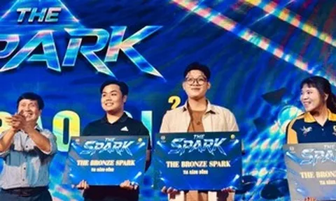NSƯT – đạo diễn Lê Cường vui mừng trước thành quả của học trò tại lễ công chiếu TVC