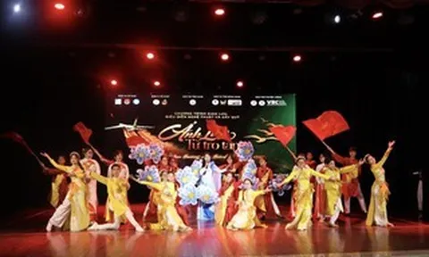 NSƯT đạo diễn Hoàng Duẩn dồn sức cho "Ánh lửa từ tro tàn"