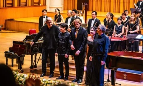 PGS là con trai nhạc sĩ Huy Du thăng hoa trong tiết mục dành cho 4 piano