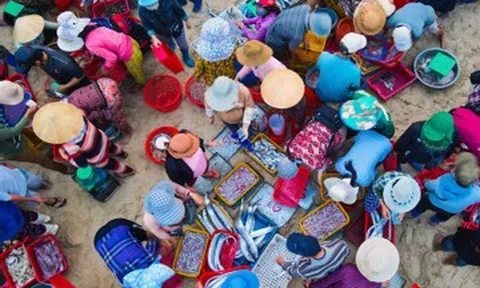 Khám phá 4 khu chợ miền Trung 'không cần nhìn giá', có nơi 2.000-5.000 đồng/món