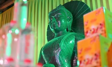 Ngắm tượng Phật bằng ngọc bích nguyên khối lớn nhất Việt Nam tại chùa Quỳnh Lâm