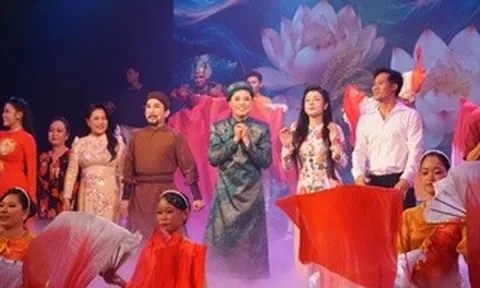 Nghệ sĩ Lê Hậu tạo ấn tượng đẹp trong đêm "Hương quê tình mẹ"