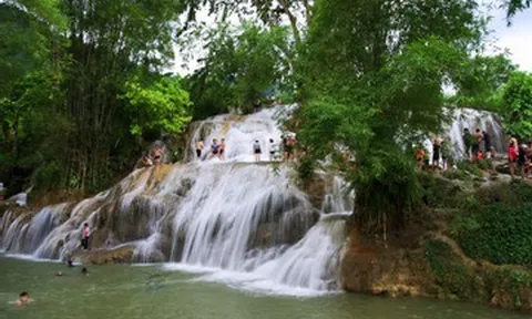 Tạm dừng hoạt động du lịch tại thác nước nổi tiếng ở Phú Thọ