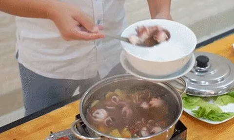 Đặc sản 'chân dài' ở Quảng Ninh khiến khách Hà Nội đi 140km để thưởng thức