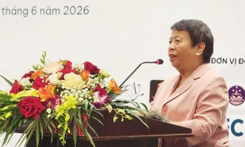 Con gái danh họa Tô Ngọc Vân khóc khi di sản của cha được nối dài
