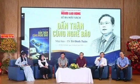 RA MẮT SÁCH “DẤN THÂN CÙNG NGHỀ BÁO” CỦA NHÀ BÁO - TS TÔ ĐÌNH TUÂN: Dấn thân để phụng sự xã hội